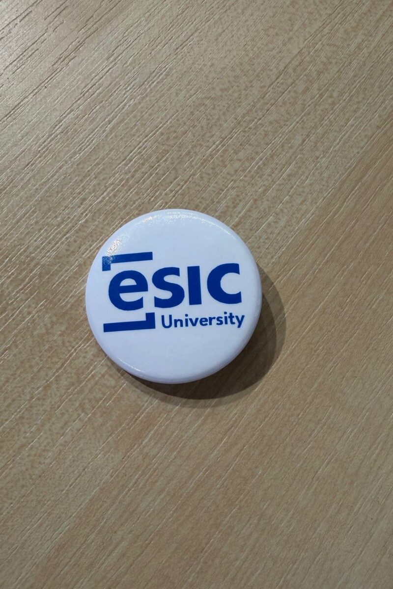 Chapa mediana logo ESIC University